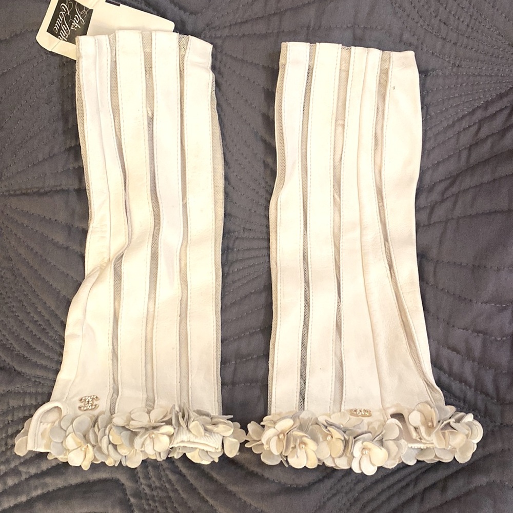 Chanel White Leather and Mesh Camellia Fingerless Gloves 7.5 - Sample